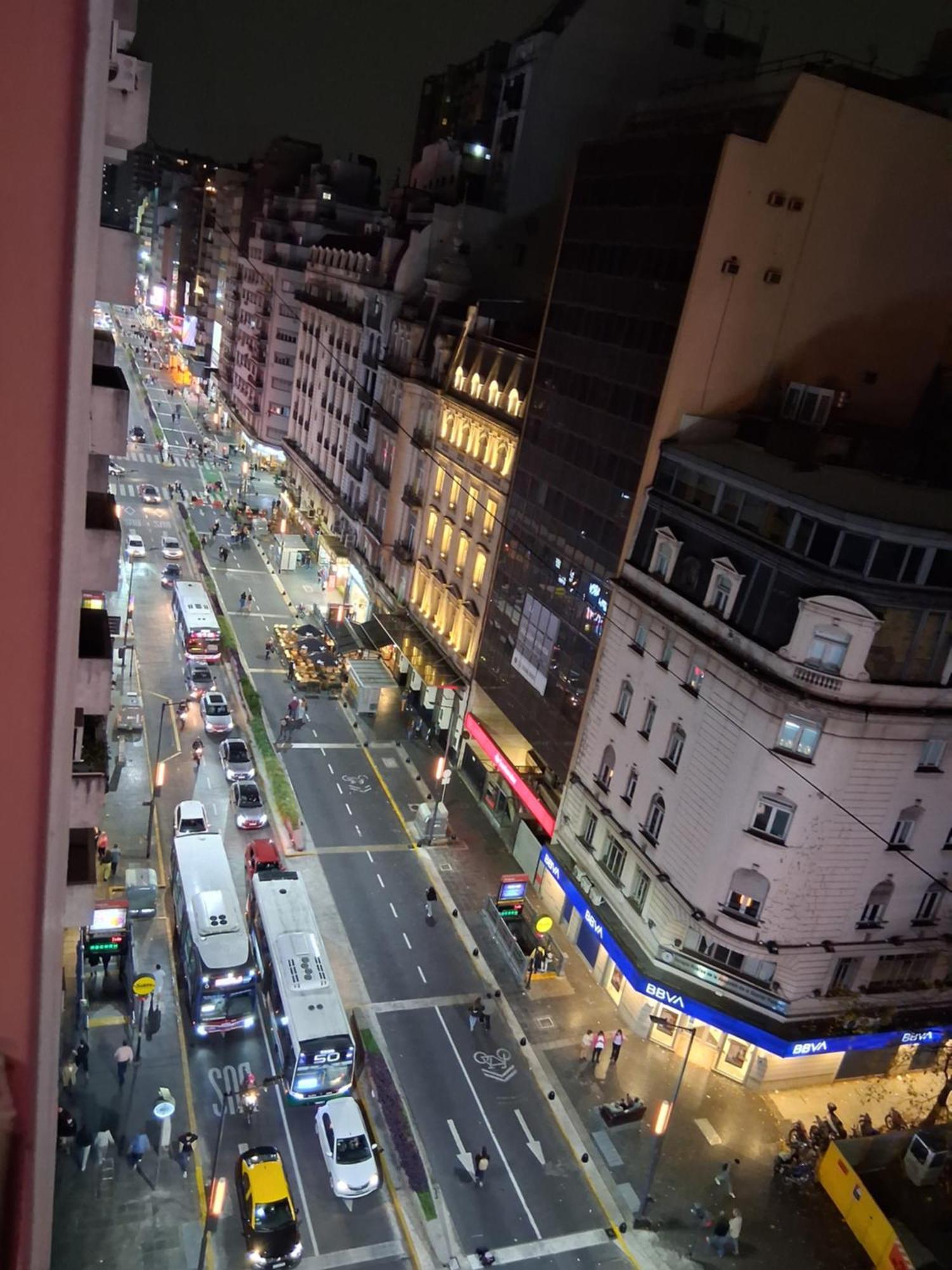Apartmán 4 Ventanales Sobre La Avenida Corrientes Buenos Aires Exteriér fotografie