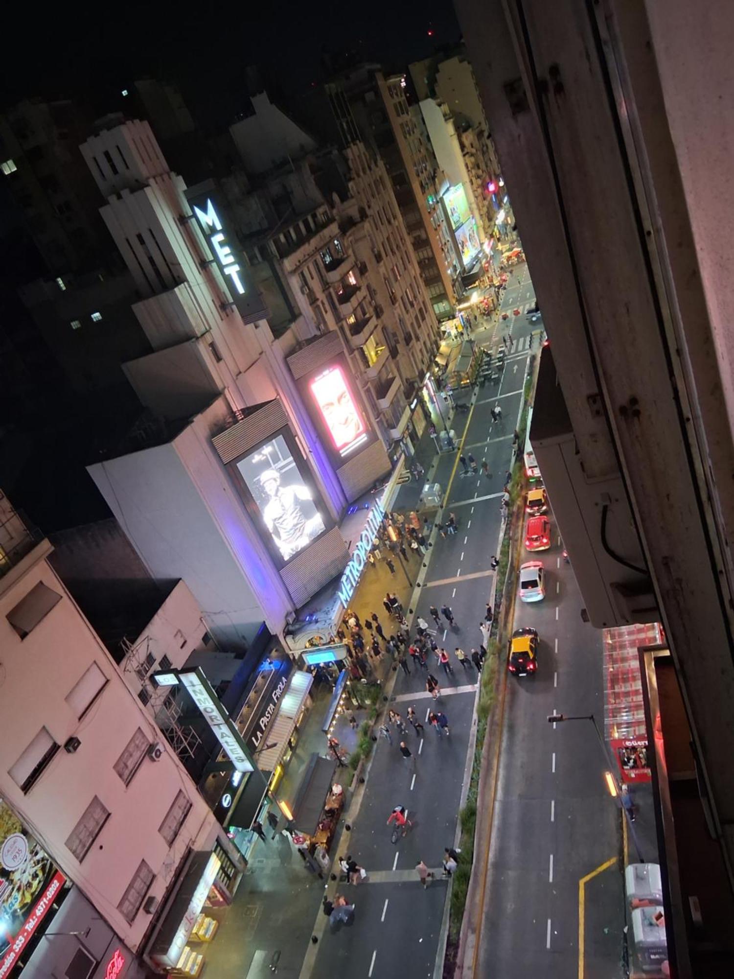 Apartmán 4 Ventanales Sobre La Avenida Corrientes Buenos Aires Exteriér fotografie